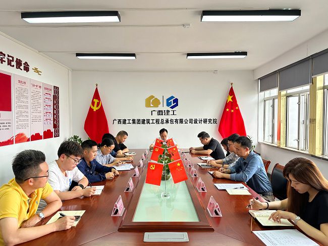 設(shè)計(jì)院中層管理人員參加宣貫推進(jìn)會。佟晨琳 攝（修圖）.jpg