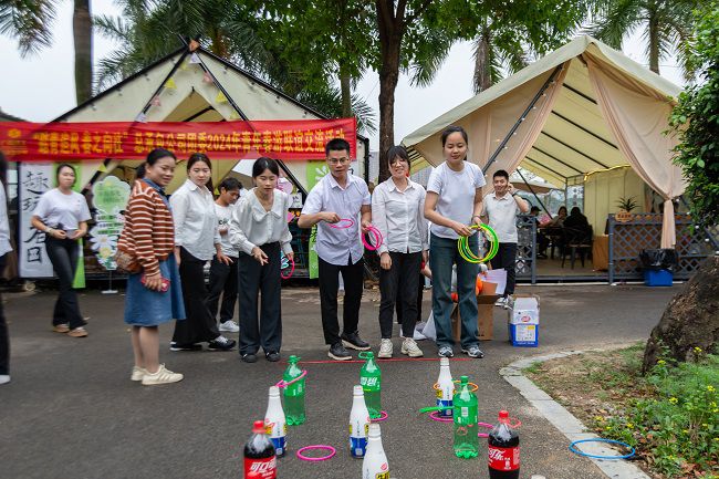 套圈現(xiàn)場。郭奎君 攝.jpg
